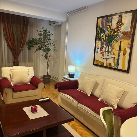 Lovely Square Apartment Purple Velvet Skopje Exterior foto