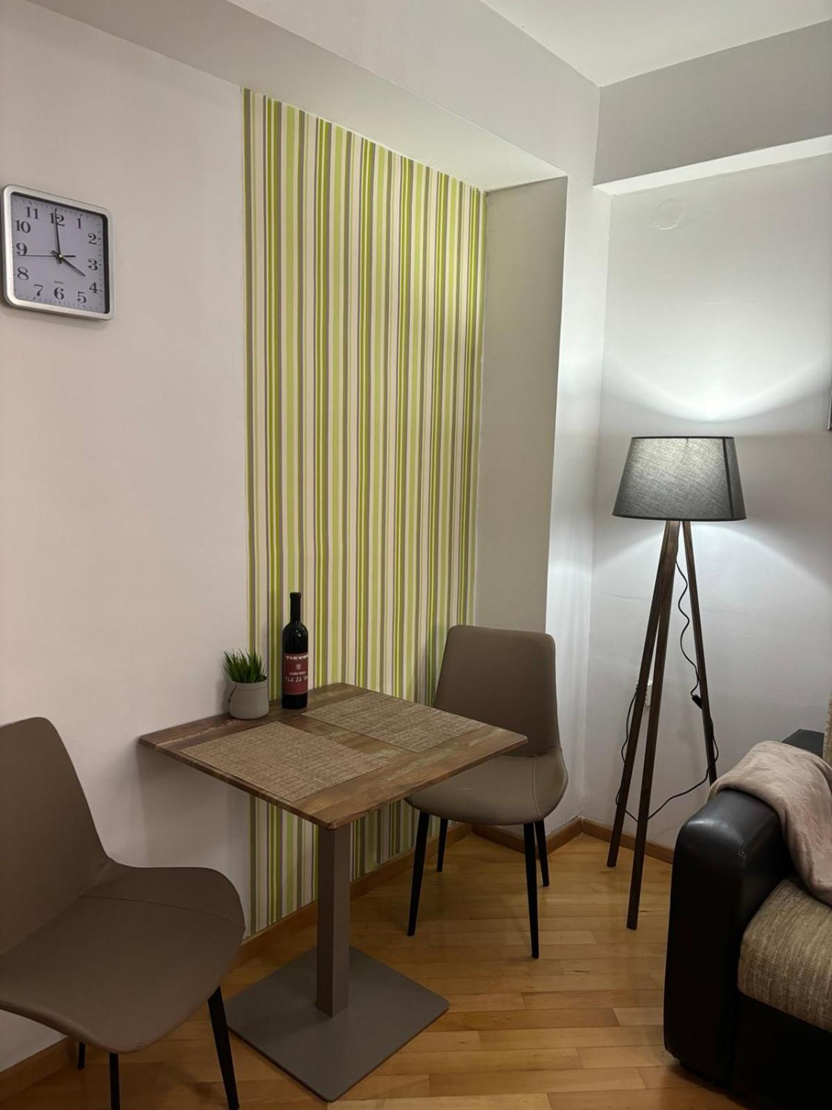 Lovely Square Apartment Purple Velvet Skopje Exterior foto
