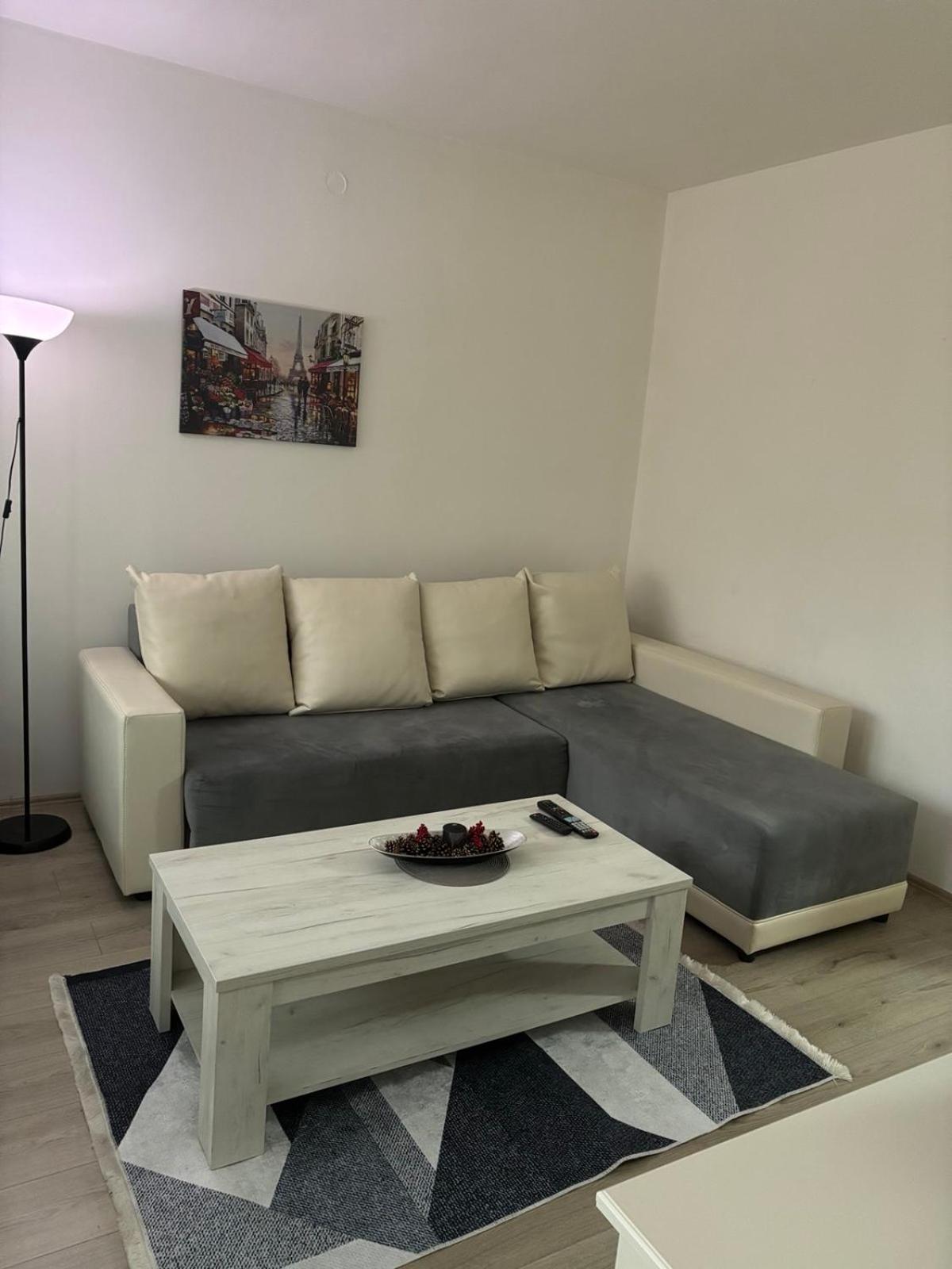 Lovely Square Apartment Purple Velvet Skopje Exterior foto