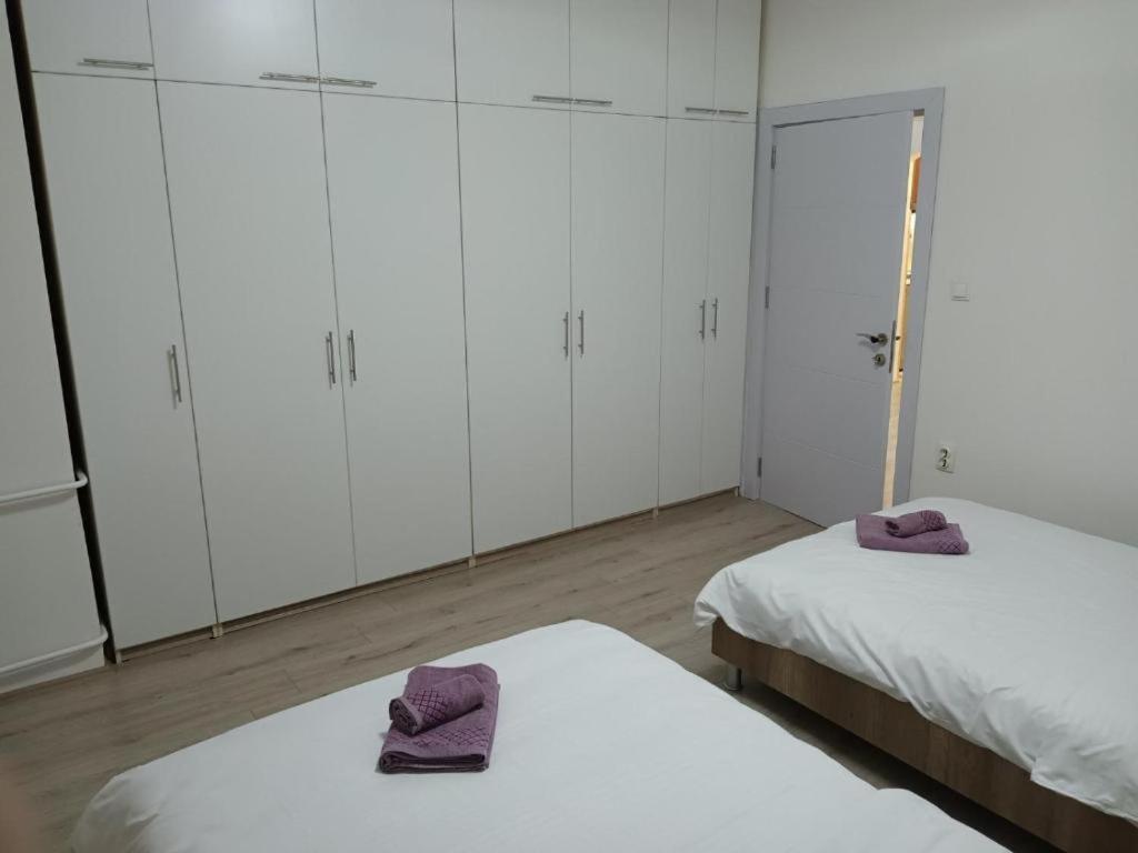 Lovely Square Apartment Purple Velvet Skopje Zimmer foto