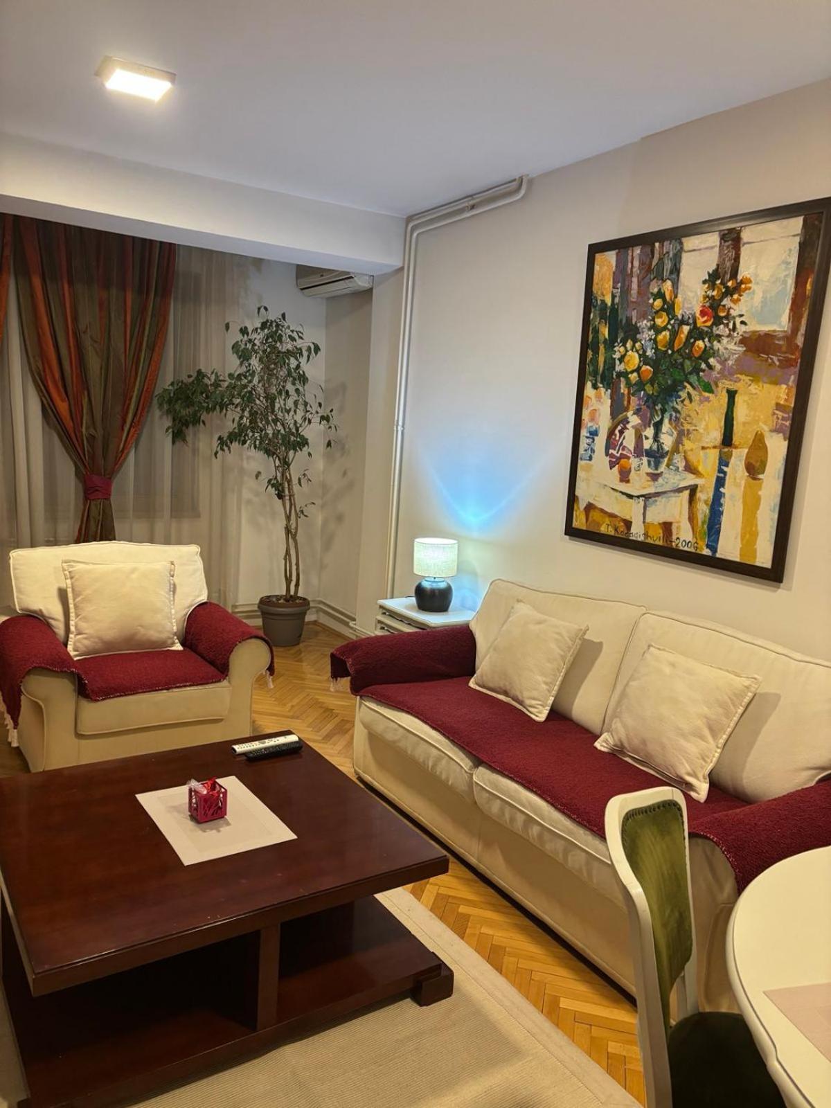 Lovely Square Apartment Purple Velvet Skopje Exterior foto