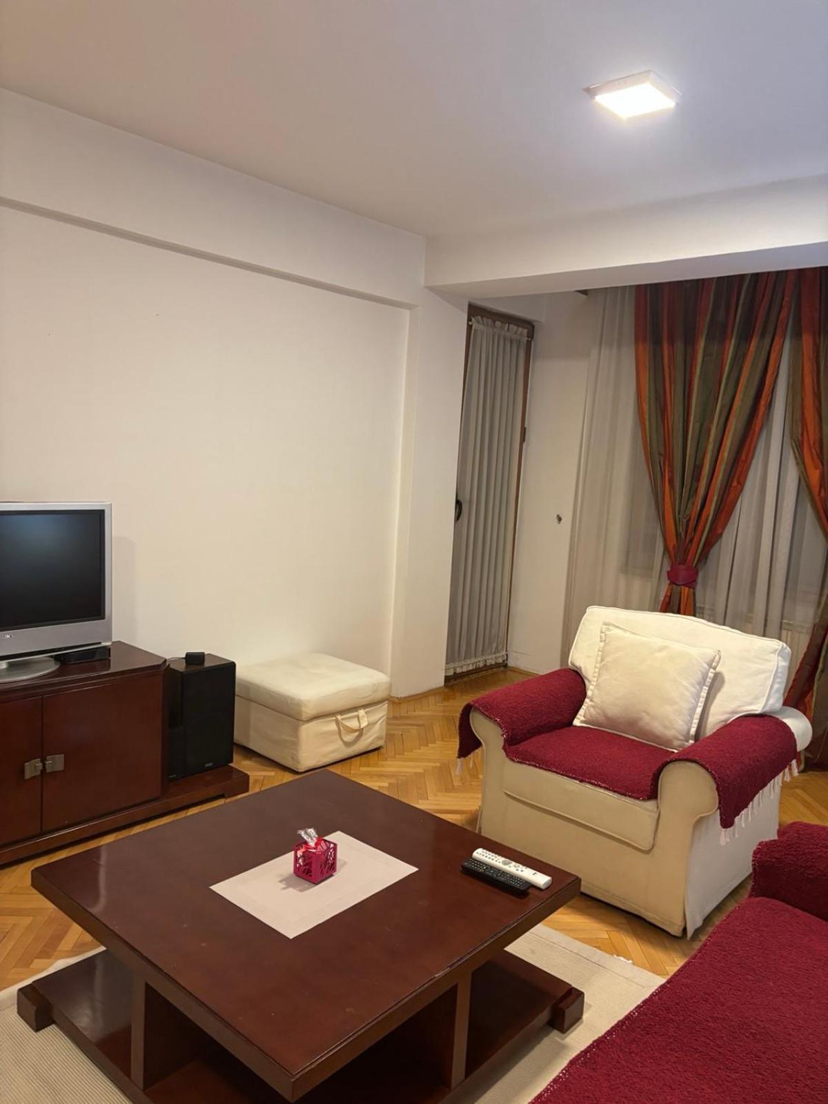 Lovely Square Apartment Purple Velvet Skopje Exterior foto