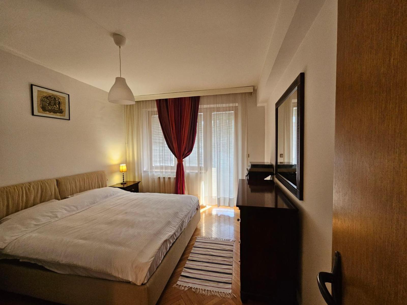 Lovely Square Apartment Purple Velvet Skopje Exterior foto